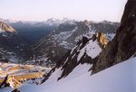 Le Goléon et les Aiguilles d'Arves. Au second plan, le massif des Combeynot. En bas à gauche, dans l'ombre, l'Alpe de Villar d'Arêne, plus de 1200 m en-dessous, d'où nous sommes partis il y a déjà 4 h…