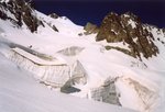 La Glacier du Casset, au fond le sommet de la Calotte. La fin de la descente s'effectue par le Glacier du Réou d'Arsine.