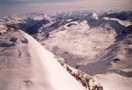 Le Grand Combin (4314 m), et à l'horizon, la Dent Blanche, le Weisshorn, la Dent d'Hérens, le Cervin, et le massif du Mont Rose.