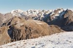 Belledonne. Il manque encore un peu de neige pour skier !