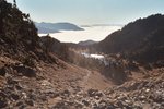La mer de nuages est toujours là ! Le Lac Achard en bas.