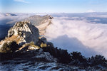 Les plateaux et les crêtes de l'Aulp du Seuil, vues du Dôme de Bellefont. Au fond à gauche, le Granier ; à droite, le Mont Blanc.
