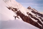 Les monstrueux séracs du Glacier de la Savinaz. Au fond, le Mont Pourri.