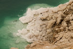 Concrétions de sel au bord de la mer Morte.