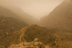 Trek Dana-Pétra : Plongée vers le Wadi Araba depuis Dana.