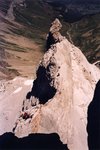 L'arête du Doigt et le Doigt, vus d'un relais dans le ressaut de l'arête.