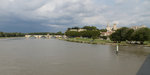 Avignon, le pont Saint-Bénézet (« pont d'Avignon ») et le palais des papes.